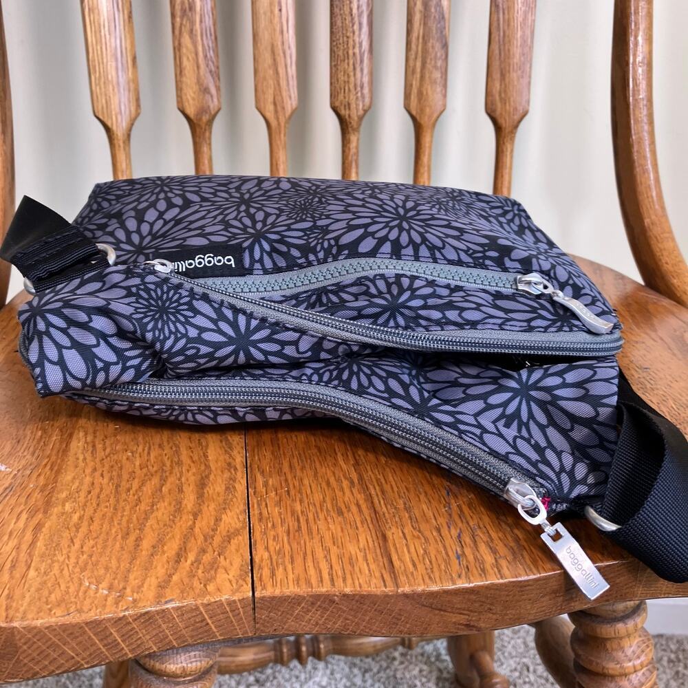 Baggallini Pocket Crossover Crossbody Bag Black Floral Nylon Travel Purse Small - Picture 11 of 16